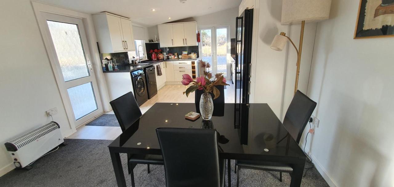 Spacious Well Equipped Chalet Bungalow Close To Nairn, Auldearn ภายนอก รูปภาพ